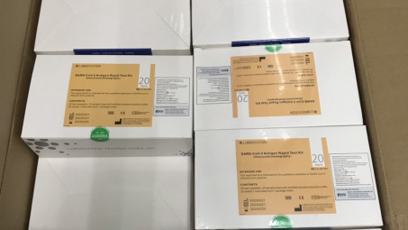 Hà Nội: 3.000 que test nhanh không có hóa đơn chứng từ vừa bị Quản lý thị trường Hà Nội thu giữ